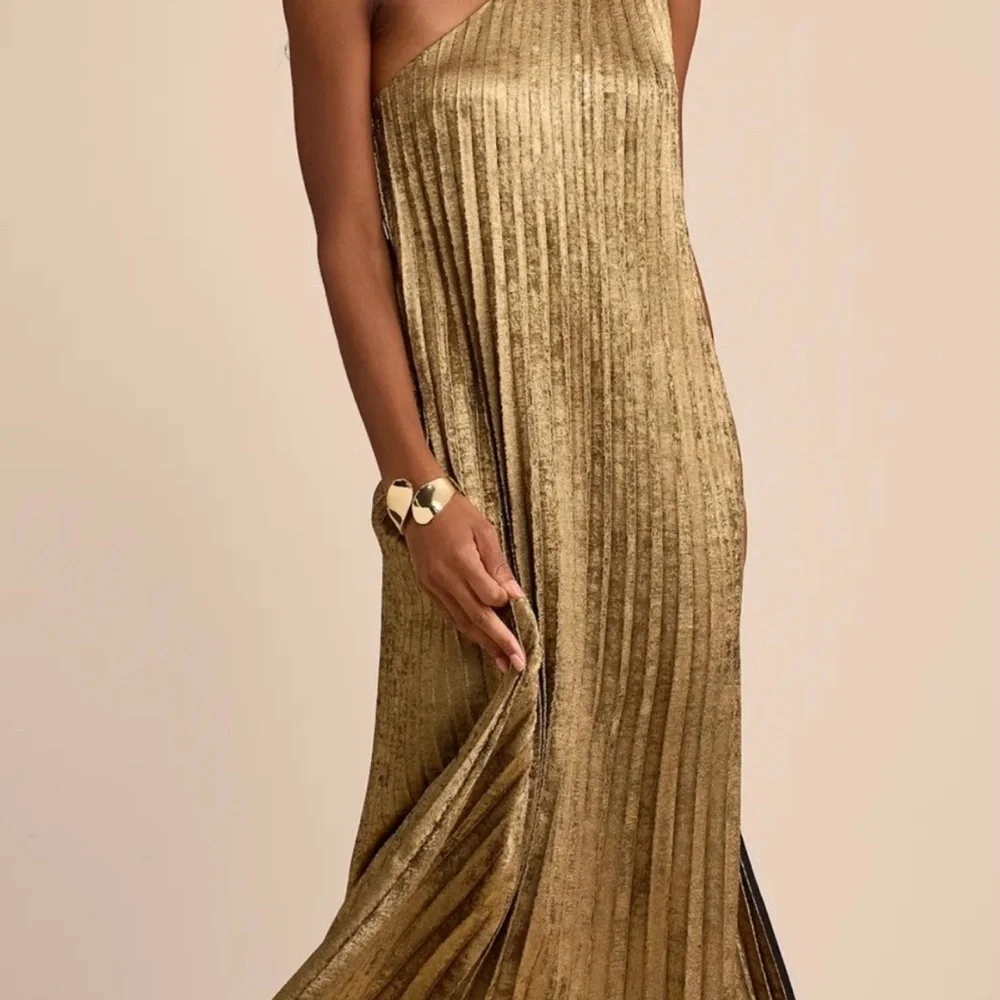 Lulus Averette Bronze Metallic Pleated One-shoulder Maxi Dress Gold Size L - Picture 5 of 10